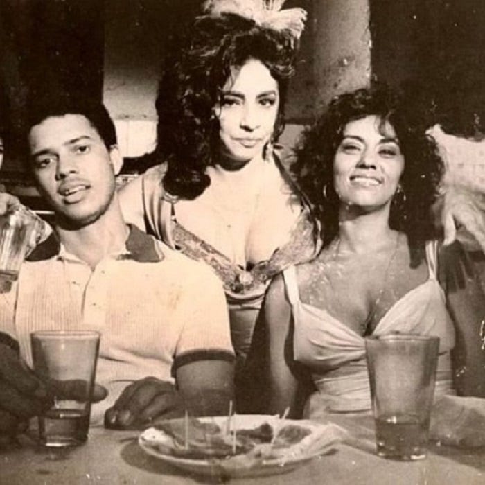 Alexis Valdés junto a Daisy Granados y Alina Rodríguez