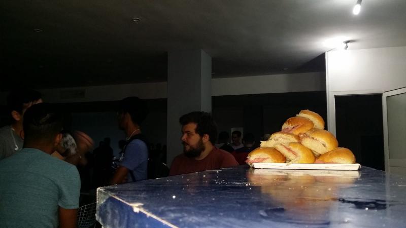 Si juegas varias horas seguidas, recuerda no dejar de comer
