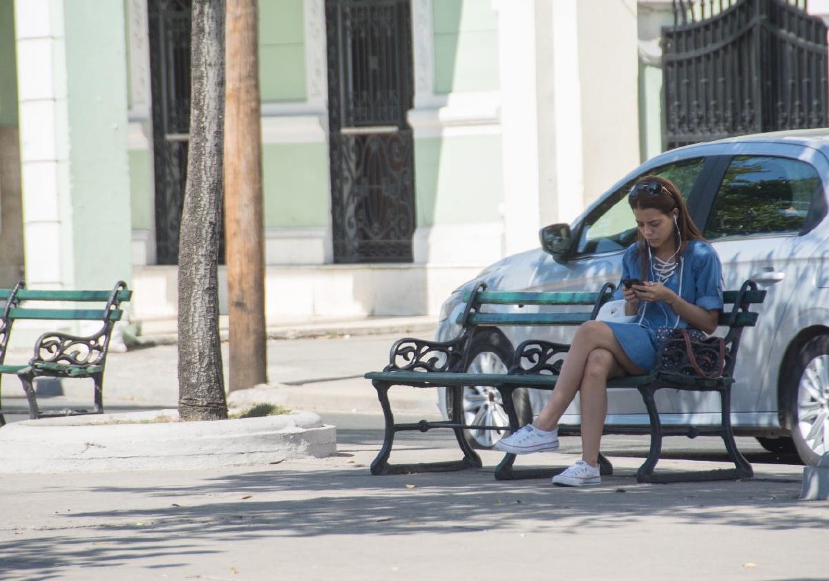Las zonas públicas de navegación Nauta han llevado Internet móvil a los barrios cubanos