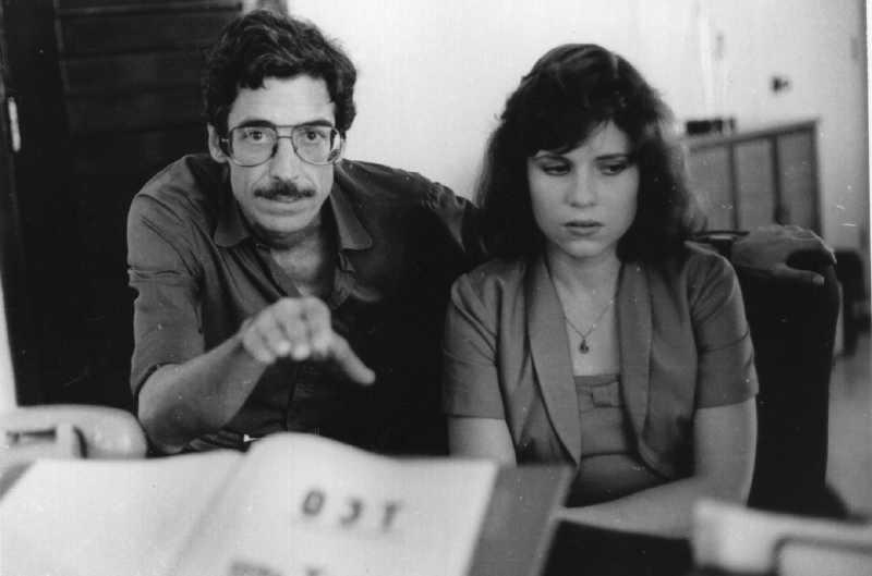 Fernando Pérez junto a Isabel Santos en la filmación de “Clandestinos”