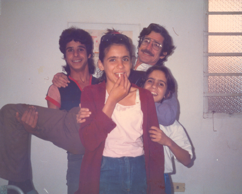 Junto a sus hijos Frank Ernesto, Susana y Ana Victoria (“Bebé”)