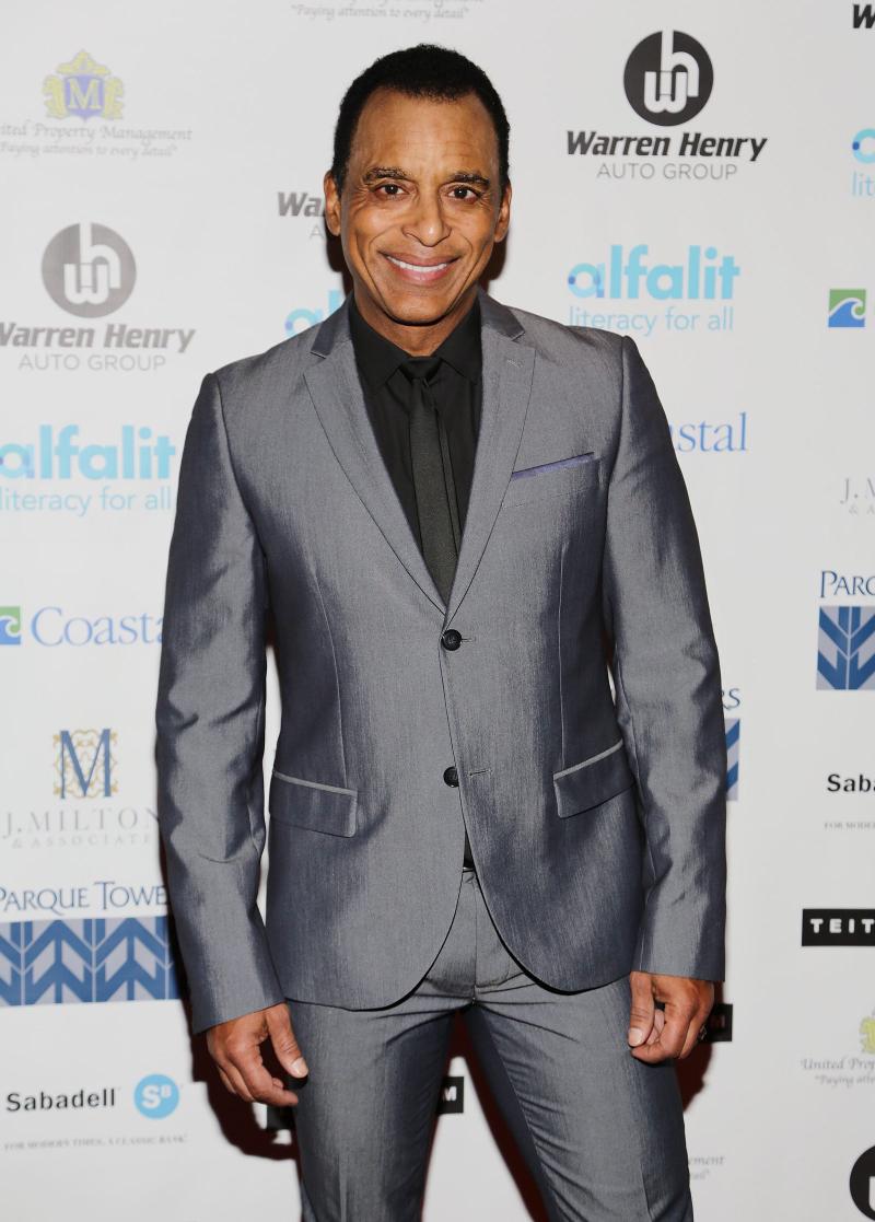 Jon Secada fue nominado como Mejor Artista Novel en 1993
