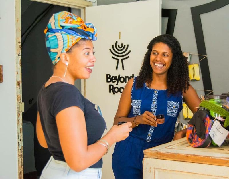 Beyond Roots mantiene sus servicios, pero solo desde plataformas digitales