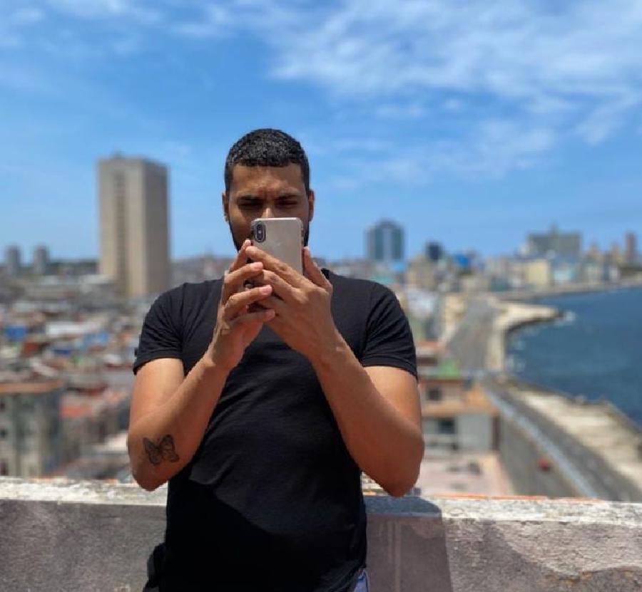 ¿En qué redes sociales pasan más tiempo los cubanos?