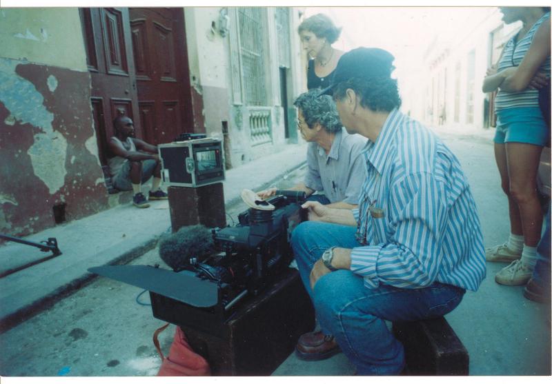 Fernando Pérez y Raúl Pérez Ureta durante la filmación de “Suite Habana”