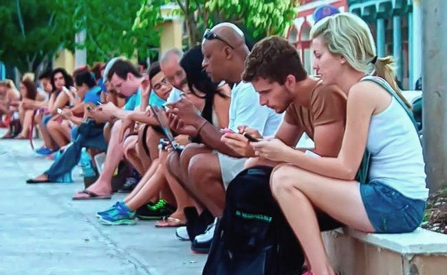 Conexiones públicas de wifi nauta en La Habana.