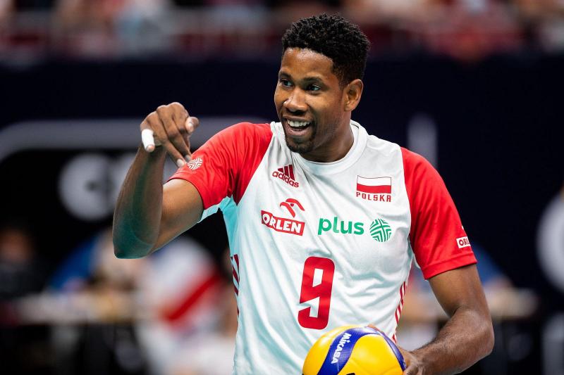 León (29 años) ganó la meedalla de plata en París y el triplete con su club
