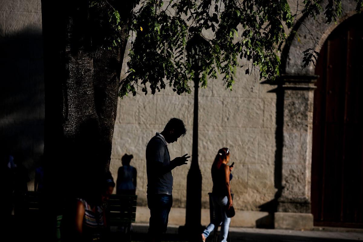 En estos tiempos de Internet, han cambiado muchas cosas con respecto a la época de nuestros padres. Hasta en las las parejas