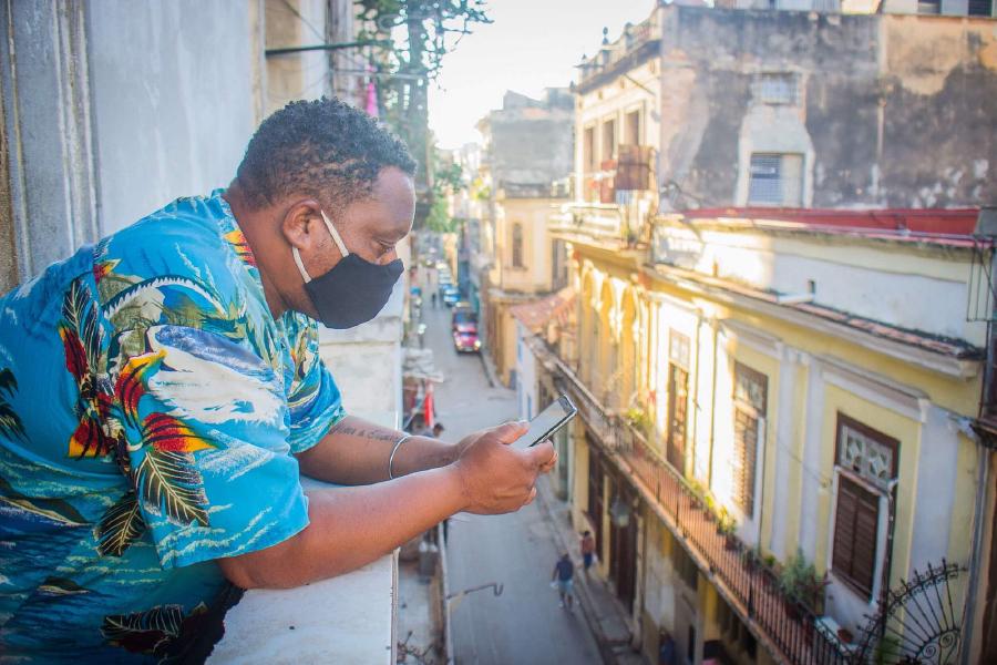 Telefonía móvil en Cuba: Distribución e historia de sus proveedores