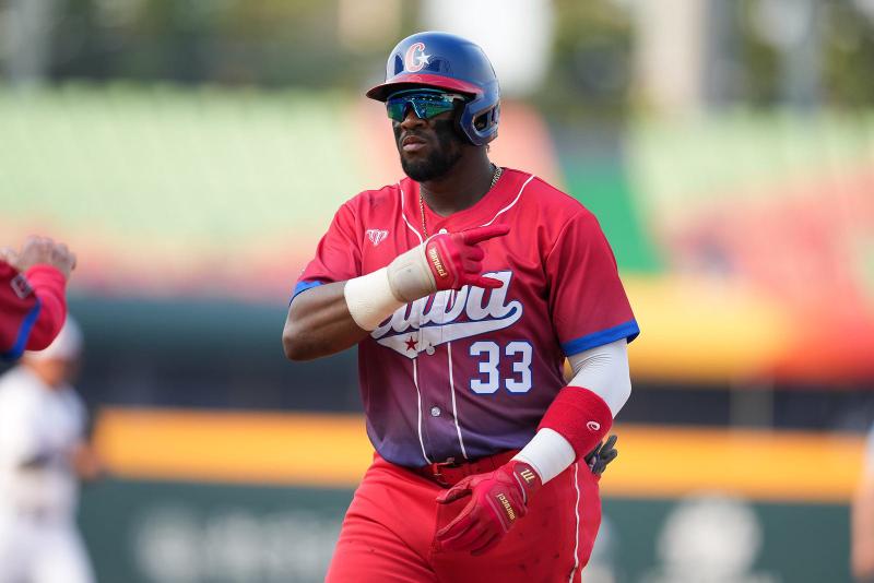 Yadir fue parte de los Dodgers de Los Ángeles desde el 2014 hasta su despido en el 2016