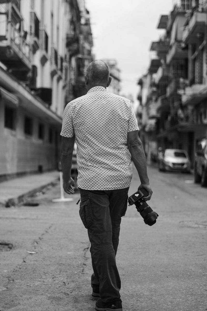 Antes de dedicarse a la fotografía, Cañibano fue soldador