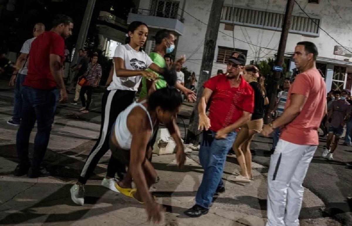 Represión a mujeres durante las protestas pacíficas