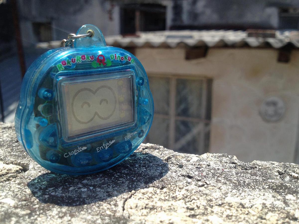 El tamagotchi fue una mascota virtual para muchos. Hasta que moría por falta de atención… y lo revivían.