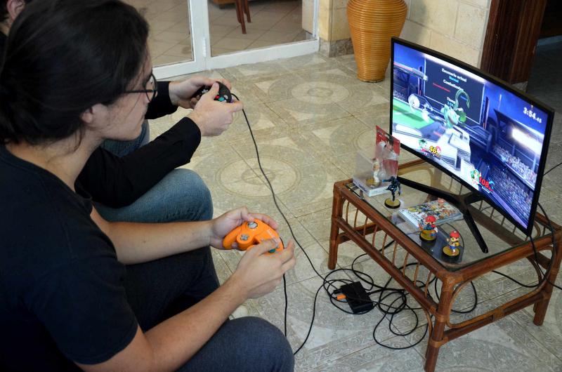 Super Smash Bros es el videojuego que une a estos jóvenes