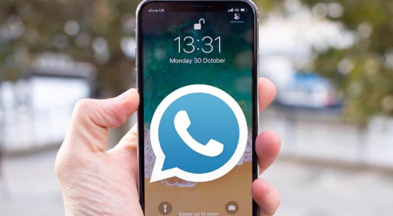 La app pirata tiene funcionalidades que comprometen la privacidad