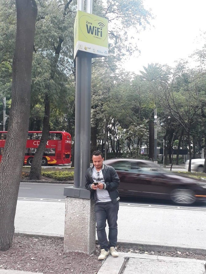 Mientras me conectaba a una WiFi pública en México DF para ver qué se siente estar fuera del “mundo Nauta”