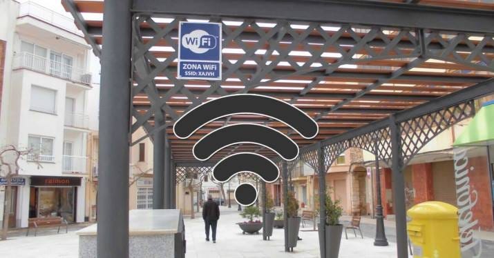 No sólo parques: terrazas, bares, paradas de guagua… y las mismas guaguas tienen WiFi en muchas ciudades.