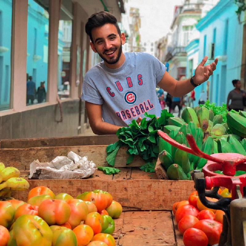 Frank Camallerys, uno de los youtubers cubanos con más seguidores, intenta mostrar Cuba con todos sus matices